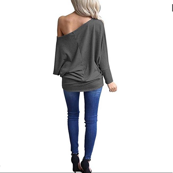 Beautiful woman off the shoulder top loose - Picture 4 of 5